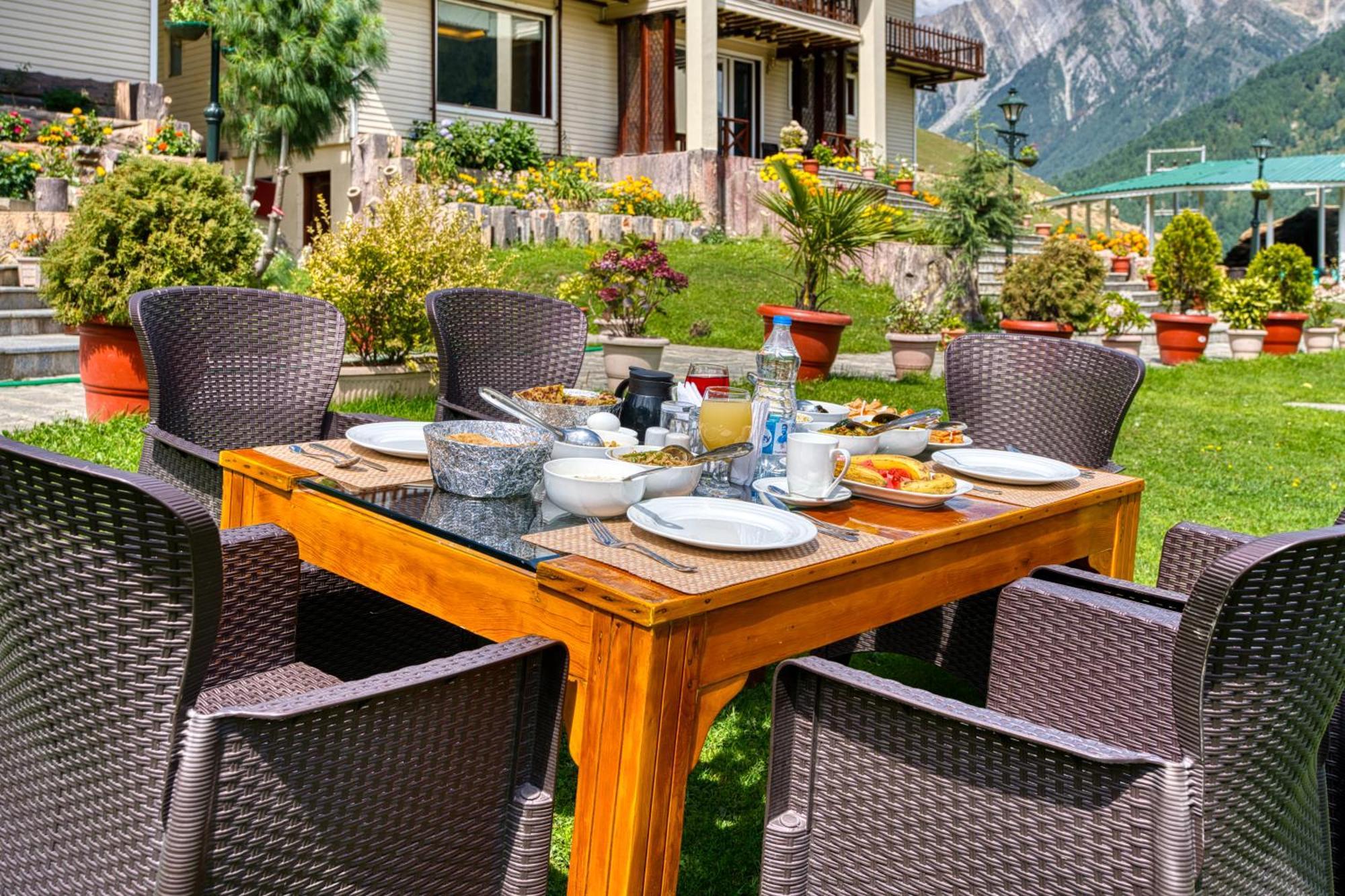 Golden Meadows Hotels & Resorts Sonāmarg Екстериор снимка