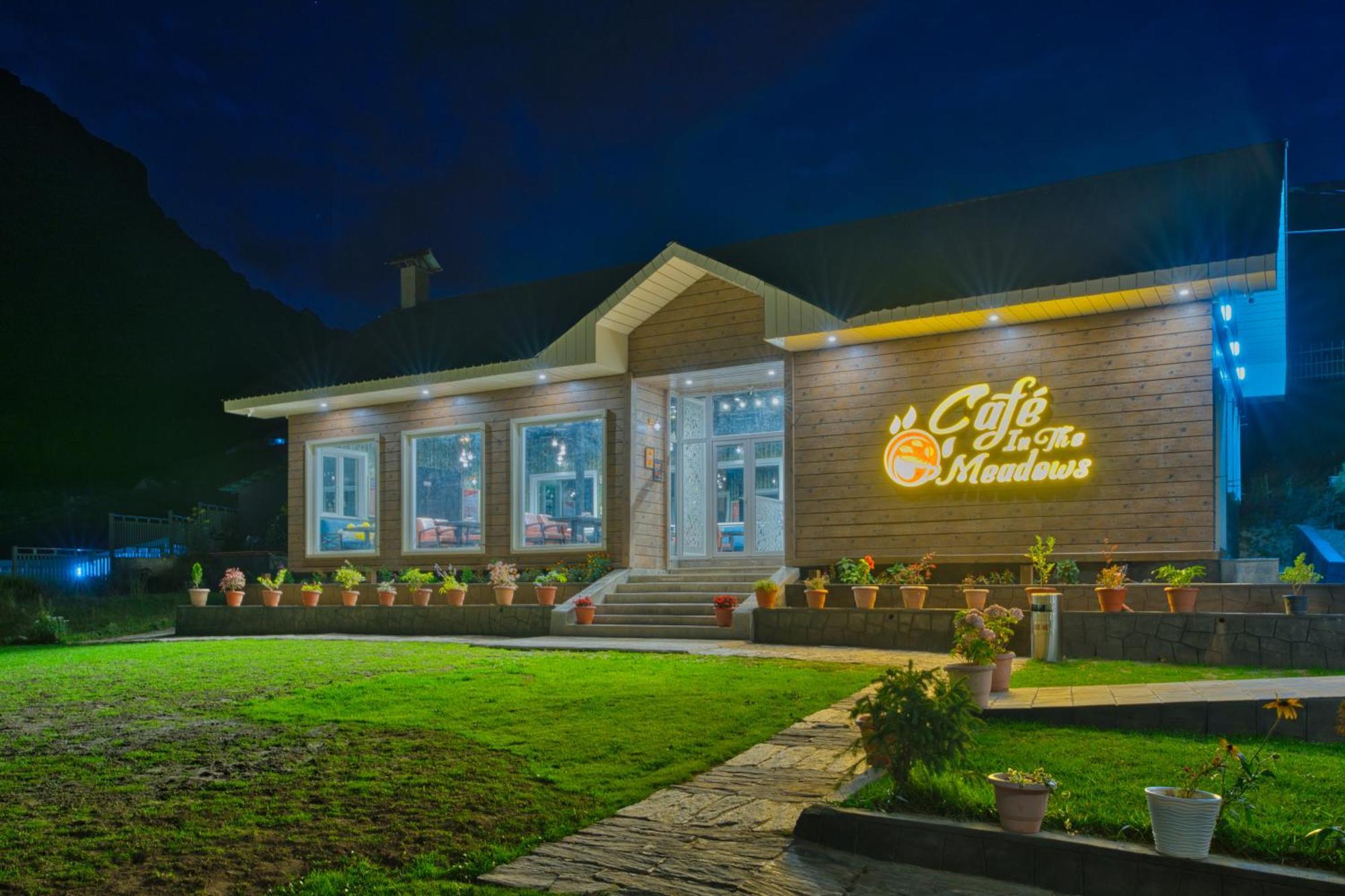 Golden Meadows Hotels & Resorts Sonāmarg Екстериор снимка
