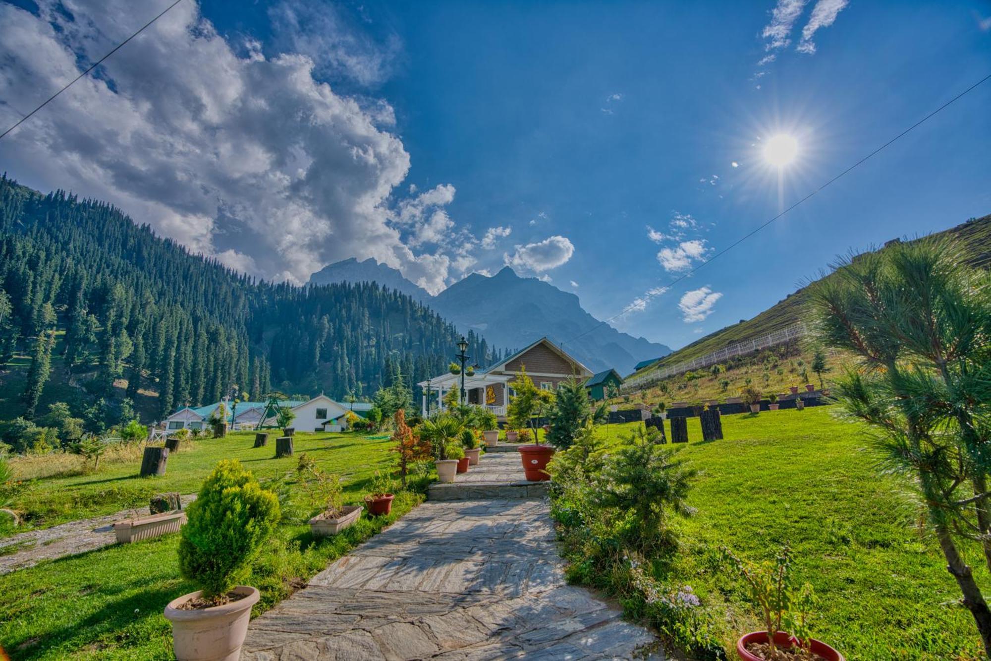 Golden Meadows Hotels & Resorts Sonāmarg Екстериор снимка